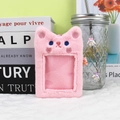 Portatarjetas de peluche rosa con lindas orejas de gato y detalle bordado de corazón - Oso Rosa
