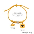 Goldenes Schlangenarmband mit Bienenanhänger und funkelnden Kristallperlen in Variante - Biene Anhänger / Gold