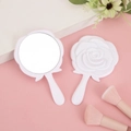 Specchio da trucco portatile bianco con elegante rilievo a rosa e manico lungo - Tinta Unita Bianco