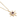 Détail du pendentif œil maléfique doré avec design soleil et zircons incrustés - Chaîne boîte / Mauvais Œil Rouge