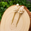 Eleganti orecchini in argento 925 con nappe di perle e frange dorate e perle bianche - Nappa a Grappolo di Perle