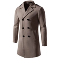 Detailopname van kaki trenchcoat met focus op de twill-textuur en knoopafwerking - 50 / Licht kaki