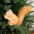 Scoiattolo di peluche color zenzero per albero di Natale con pigna, 10x5cm, peso 45g - Simpatico scoiattolo seduto con pigna / Marrone Giallastro