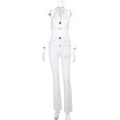 Detail aus weißem floralem Spitzenstoff und Neckholder-Design am schmalen Jumpsuit - XS / Weiß