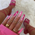 Uñas postizas largas tipo ballerina con ondas rosas y blancas en la mano de modelo - Estilo De Líneas Onduladas Rosas(JP1760)