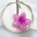 Molla per capelli a fiore viola traslucido per donna su un vassoio in ceramica bianca - 8cm / Rosa Gelatina