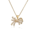 Collier nœud doré de luxe serti de zircons brillants sur un fond blanc épuré - Or (24530)