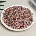 Piedras de cuarzo rosa natural para aromaterapia en un plato de cerámica blanco - Rodonita / 5-7mm (100g)