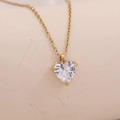 Goldene Halskette mit herzförmigem Kristallanhänger und feiner minimalistischer O-Kette - Juli / Weiß (5722226372628)