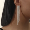 Elegante lange silberne Strass-Fransenohrringe mit luxuriösem Quasten-Design - Silber Wasserfall-Quasten-Stil (DTE1616760S)