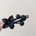 Pince à cheveux fleur noire mate avec strass pour une coiffure élégante - Fleur en Strass / Noir