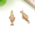 Strukturierte goldfarbene Fischanhänger aus KC-Goldlegierung für DIY-Schmuckherstellung - Ozean Kleiner Fisch (9x20mm)