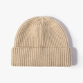 Berretto in maglia a coste beige con risvolto classico per il freddo invernale - Beige