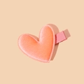 Clip de pelo de corazón de terciopelo rosa para niñas con base de metal forrada en tela - Rosa