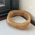 Vintage tortoiseshell resin bangle with wide curved design in coffee marble finish - Geometric Rhombus / Inner Diameter 65mm / Light Coffee Brown