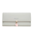 Détail du portefeuille à rabat en cuir PU gris avec pendentif feuille rose - Gris clair