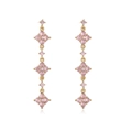 Dettaglio di orecchini a nappa placcati oro 18K con zirconi rosa su sfondo bianco - Rosa