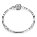 Klassieke zilveren slangenketting armband met een sprankelende pavé vierkante sluiting - Mat Zilver