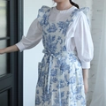French vintage blue floral cotton apron with elegant ruffles and countryside toile de jouy print - Blue and White Toile