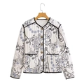 Gewatteerde katoenen jas met paisley print, zwarte bies en zakken op een witte achtergrond - S / Wit