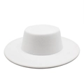 Dettaglio di un cappello in feltro di lana bianco con tesa larga e corona piatta pulita - M (56-58cm) / Bianco