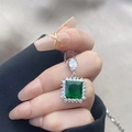Collier en argent avec pierre précieuse vert émeraude et détail de pierre en goutte - 0633-Argent Carré Vert Émeraude