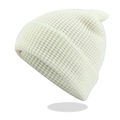 Detalle del patrón de punto gofre crema y el dobladillo grueso del gorro de invierno - Blanco