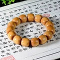 Bracelet bouddhiste en perles de bois naturel clair en forme de tonneau sur calligraphie - Perles de bois de buis / 15mm*15 Perles