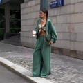Tuta da donna in due pezzi verde scuro con giacca a zip e pantaloni a gamba larga - S / Verde