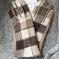 Guanti classici in tweed a scacchi marroni da donna con dita touch screen e logo in pelle - Taglia unica / Piccoli Quadri Marrone Beige