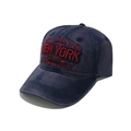 Dettaglio cappello vintage blu navy in cotone lavato con ricamo rosso New York in 3D - M(56-58cm) / Blu Notte