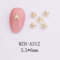 Macro di decorazioni per unghie a stella dorata 5,5x6mm su unghia finta rosa - Stella a 5 punte punteggiata d'oro (A312)