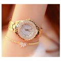 Elegante goldene Damenuhr mit Kristallbesatz und passendem Schmetterlingsarmband - Luxusgold