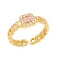 Macro-detail van gouden Cubaanse schakelring met roze kristallen en zirkonia - Verstelbaar / Roze