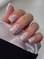 Unghie finte quadrate bianco latte con eleganti motivi a onde glitterate argento - Stile Linea Glitter Argento Bianco Latte (CW441)