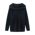 Détail d'un pull noir à épaules dénudées avec texture côtelée et col bénitier souple - S / Noir