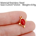 Vergoldeter Edelstahl-Anhänger in Ovalform mit rotem Edelstein auf einer Fingerspitze - DY796-1 Minimalistischer Roter Stein