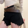 Détail d'une ceinture vintage en cuir marron avec boucle bronze, rivets et pompon en fourrure - 22# Marron Ovale Boule de Poils