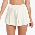 Detail des cremefarbenen Tennisrocks mit hoher Taille, feinen Falten und weichem Stoffmuster - S / Helles Elfenbein