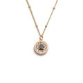 Dettaglio del ciondolo occhio del male dorato con zirconi blu e chiari su catena - Occhio a Doppio Anello Circolare-CN001118YS