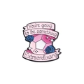 Spilla a forma di spada in smalto rosa con scritta 'You're going to be Extraordinary' - Rosa Gemma-Extraordinary