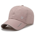 Gorra deportiva rosa palo de secado rápido con bordado M y letras de diseño en el lateral - Ajustable / Rosa