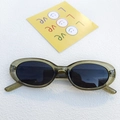 Eleganti occhiali da sole ovali con montatura verde oliva e lenti grigio scuro per l'estate - Verde Trasparente