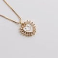 Collier cœur doré avec smiley en émail blanc et pierres brillantes en zircone cubique - Blanc