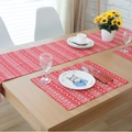 Camino de mesa y mantel individual de lino rojo con motivos nórdicos de renos - Reno Rojo