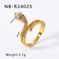 Anello a serpente dorato a doppio strato con micro-pavé di zirconi e occhi di gemma nera - Stile Avvolgimento Serpente Dorato (NB-R24025)