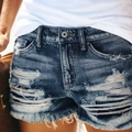 Dettaglio degli shorts in denim a vita alta con orli sfilacciati e dettagli strappati - S / Blu nero