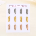 Detail van twaalf roestvrijstalen veer-oorbellen in zilveren, gouden en roségouden afwerking - Driekleurige Set (Zilver+Goud+Roségoud)