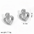Detaillierte Größenangaben für gerippte herzförmige Edelstahl-Ohrringe in Silber-Optik - Silber (TE60468-S)