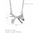 Collier avec pendentif nœud en acier inoxydable argenté avec détails de taille - LN1940 / Argenté